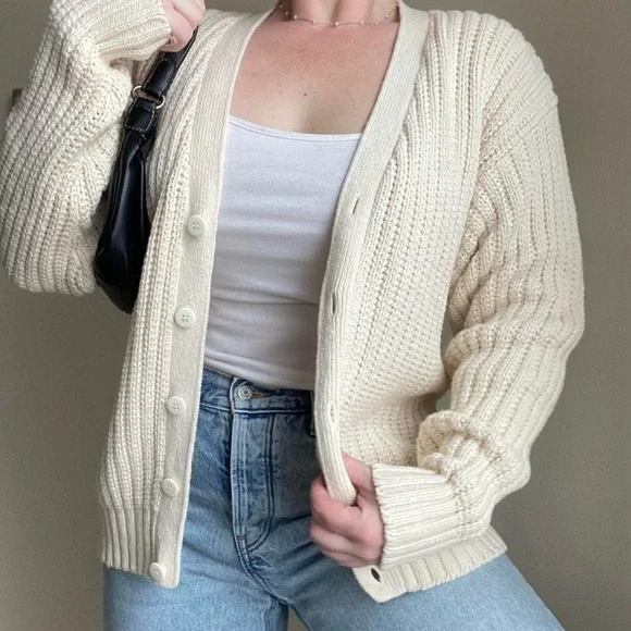 SOLDVintage cream cardiganSOLD - Picture 6 of 8